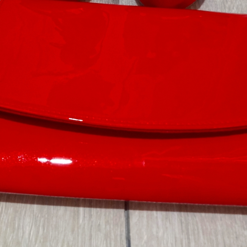 PATENT  LEATHER PURSE